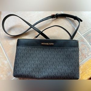 Michael Kors Cross Body Bag